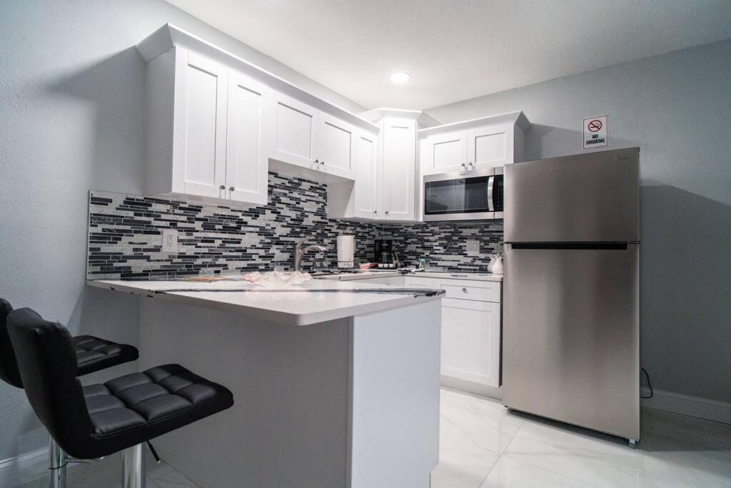 Grey Novo Studio + Free-Parking&Wifi Tampa Exterior photo